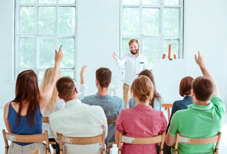 clase presencial academia magisterio